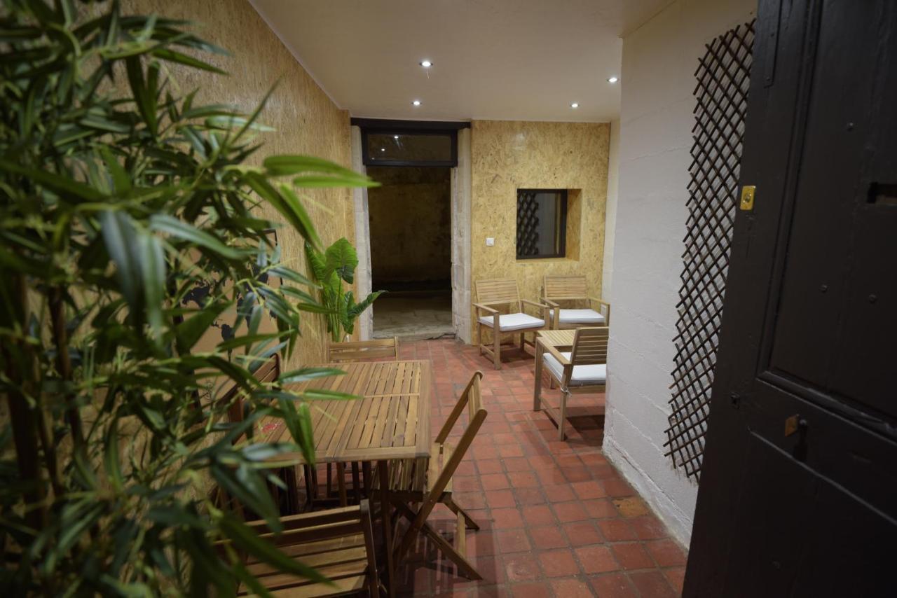 Cosy Appartement Hyper Centre Ville Avec Cour + Patio Auxerre Luaran gambar